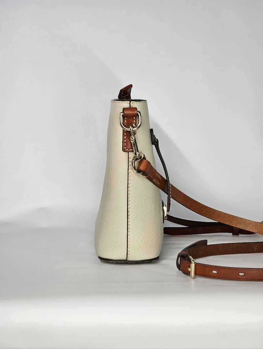 Dooney & Bourke 8x7x3
